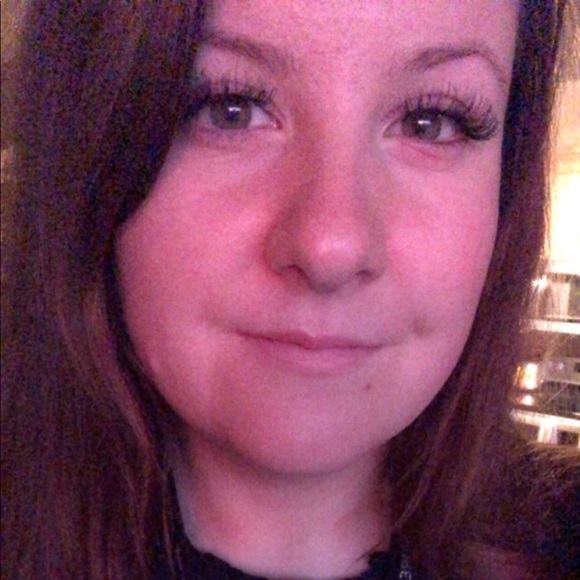 Meet your Posher, Taylor - Picture 2 of 3